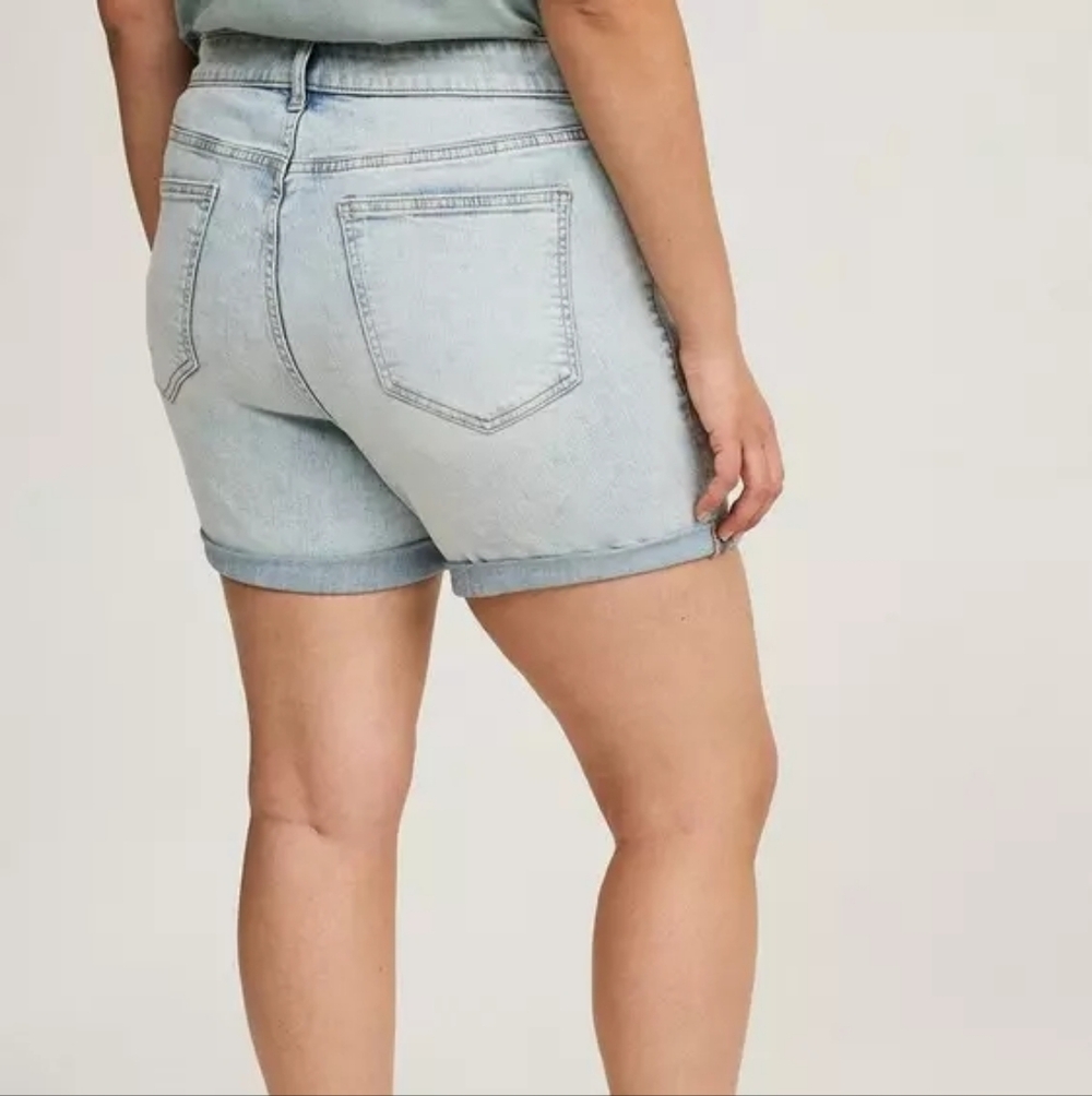 Torrid 5" Denim Shorts Sz 14 Vintage Stretch Light Wash High Rise - Picture 3 of 8